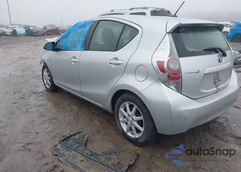 2013 Toyota Prius C Three from USA, damaged, VIN JTDKDTB34D1045772